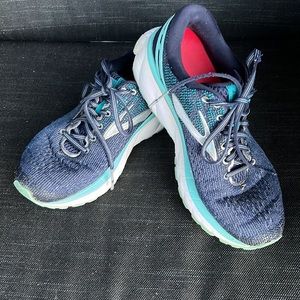 Brooks Ghost 11 Running Shoe Size 7.5 Wide